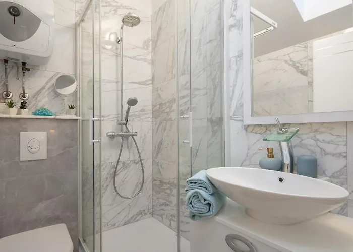 Sara - Luxurious Sea View With Garage Apartment