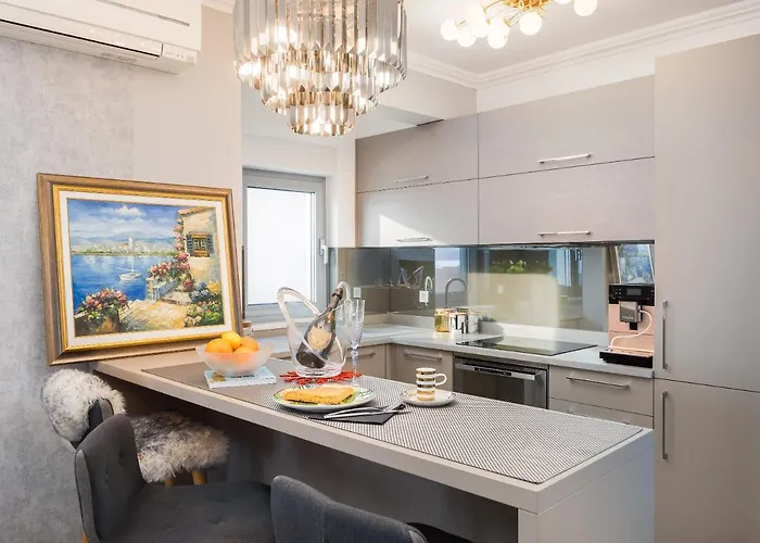 Sara - Luxurious Sea View With Garage Apartment