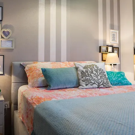 Sara - Luxurious Sea View With Garage Apartmán *