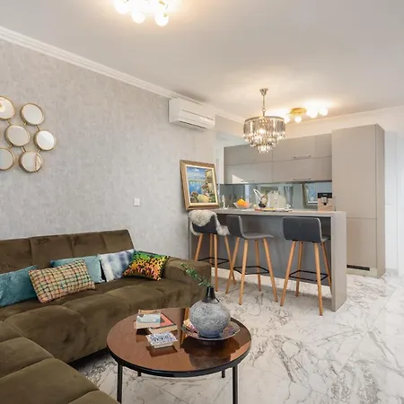 Sara - Luxurious Sea View With Garage Apartmán